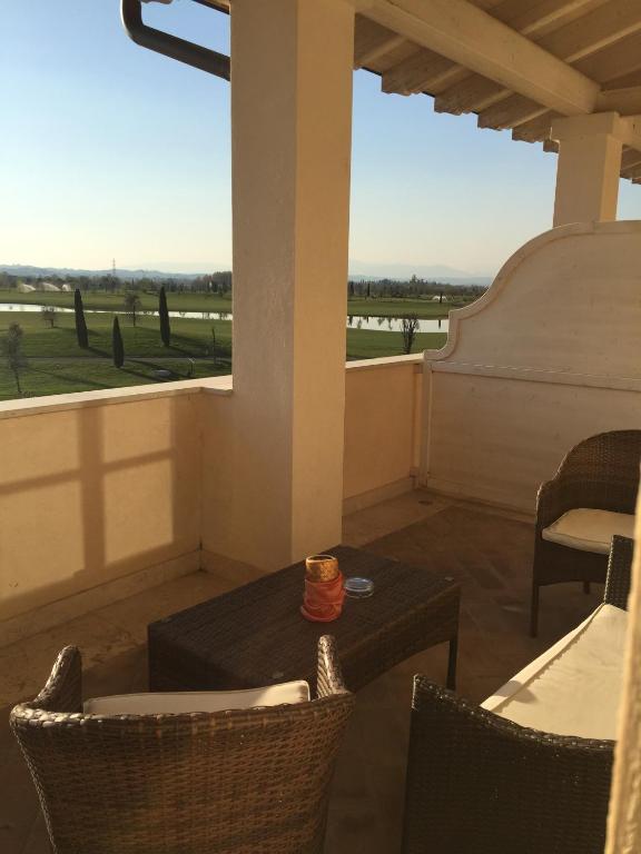 Balkon lub taras w obiekcie Garda Residence San Vigilio Golf