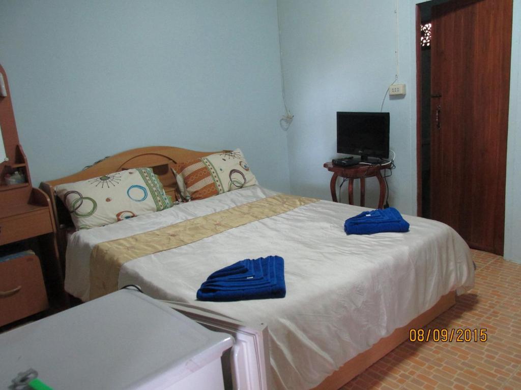 a bedroom with a bed with blue towels on it at Mountain View Guesthouse in Sukhothai