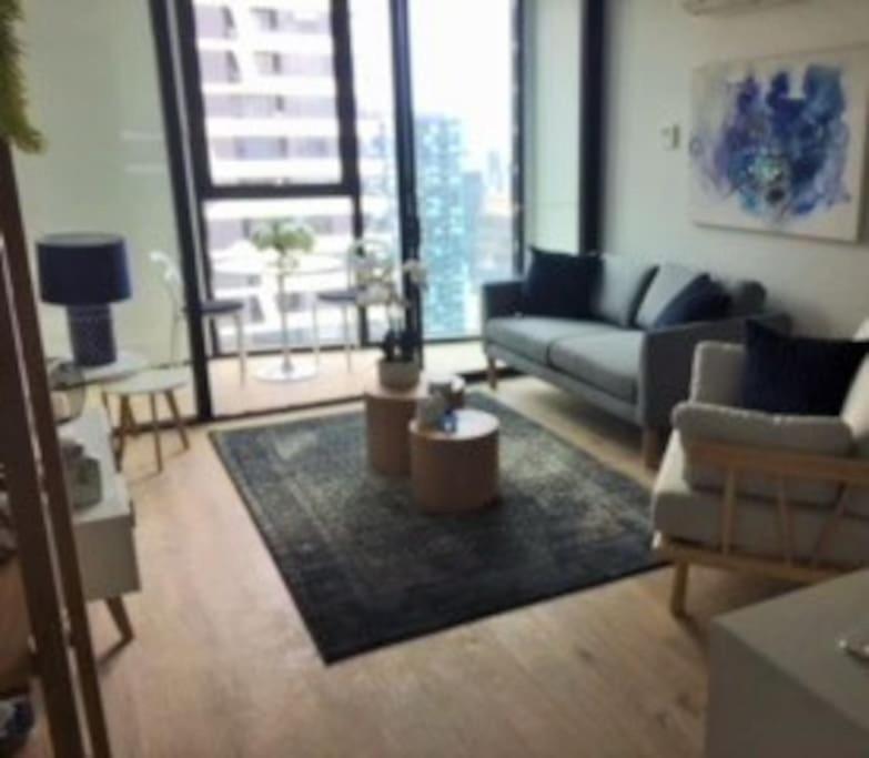 Prostor za sedenje u objektu Stylish Apartment in the centre of Melbourne's CBD - 01711