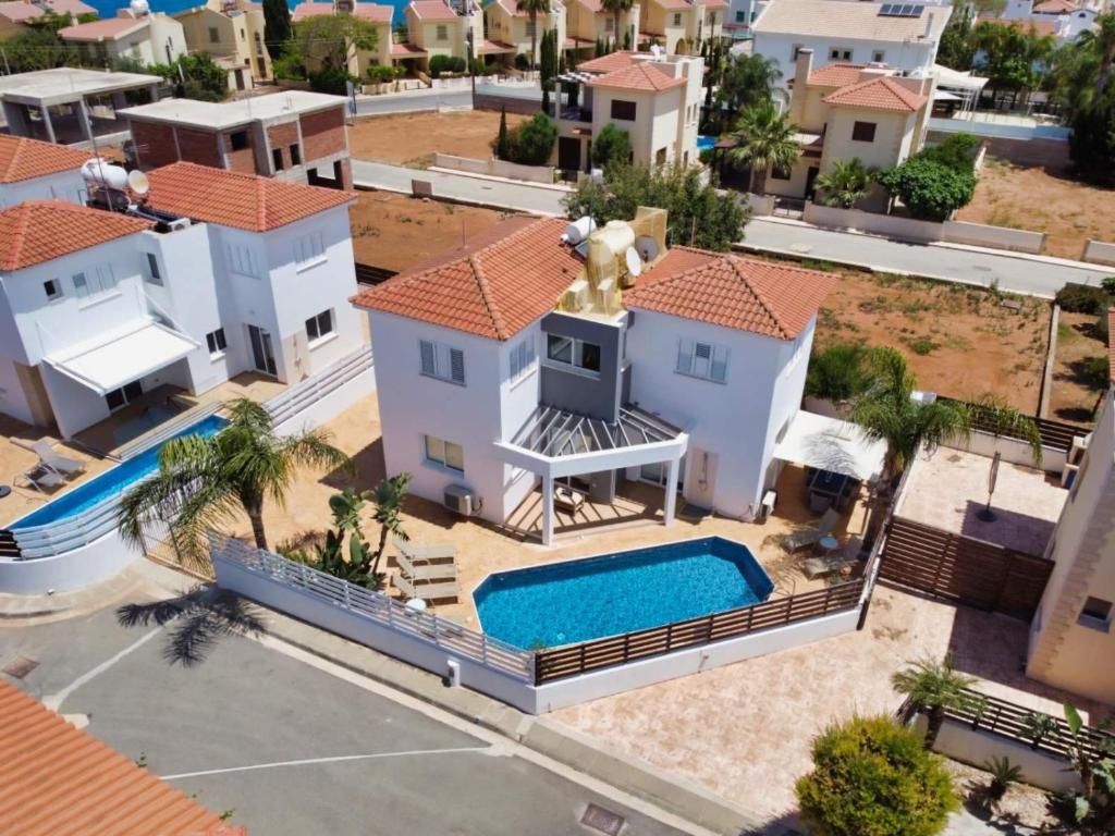 an aerial view of a house with a swimming pool at Lindos Villa Ekaterina in Paralimni