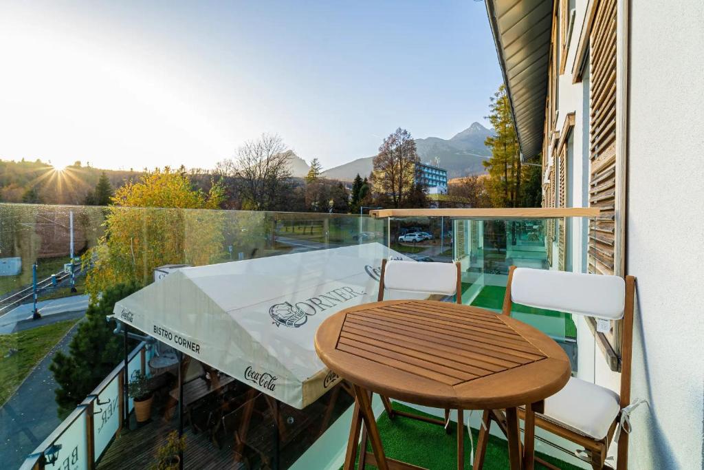 Nespecifikovaný výhled na hory nebo výhled na hory při pohledu z aparthotelu