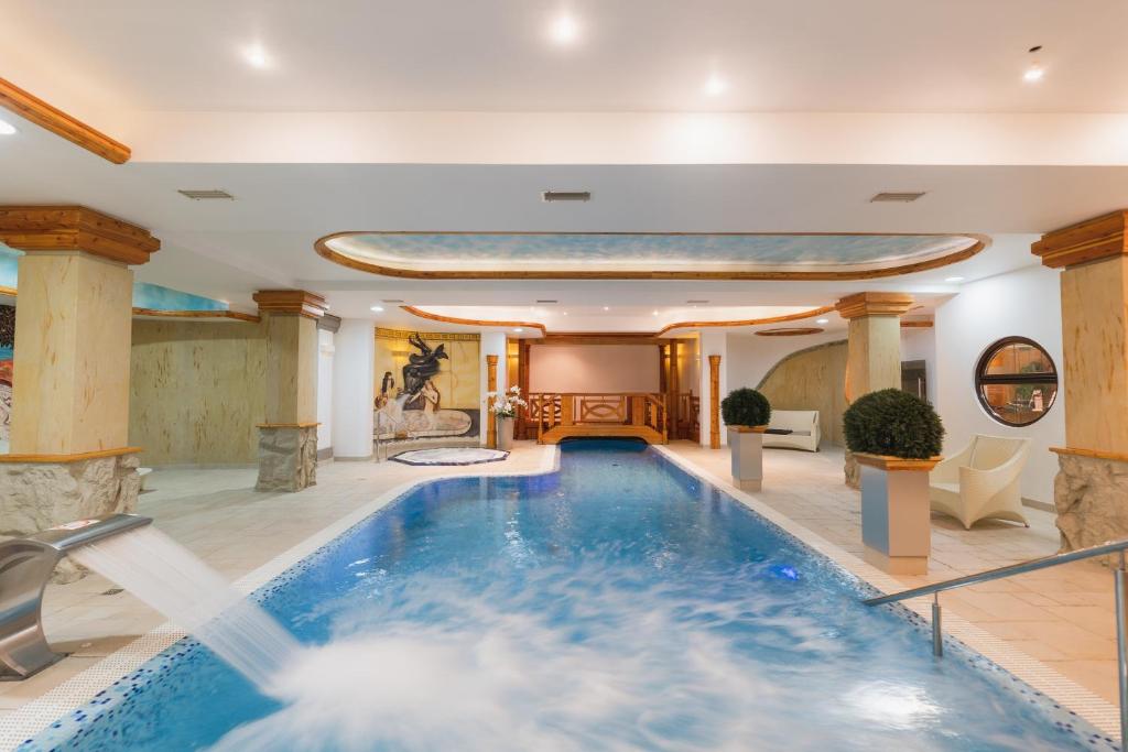 Bazén v ubytování Trofana Wellness & SPA nebo v jeho okolí