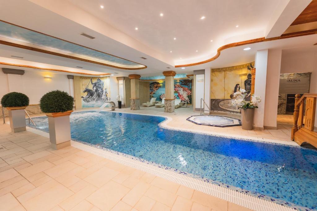 Bazén v ubytování Trofana Wellness & SPA nebo v jeho okolí
