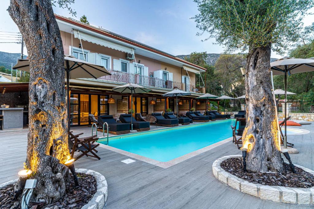 Bazén v ubytování F & S LOUNGE SUITES nebo v jeho okolí