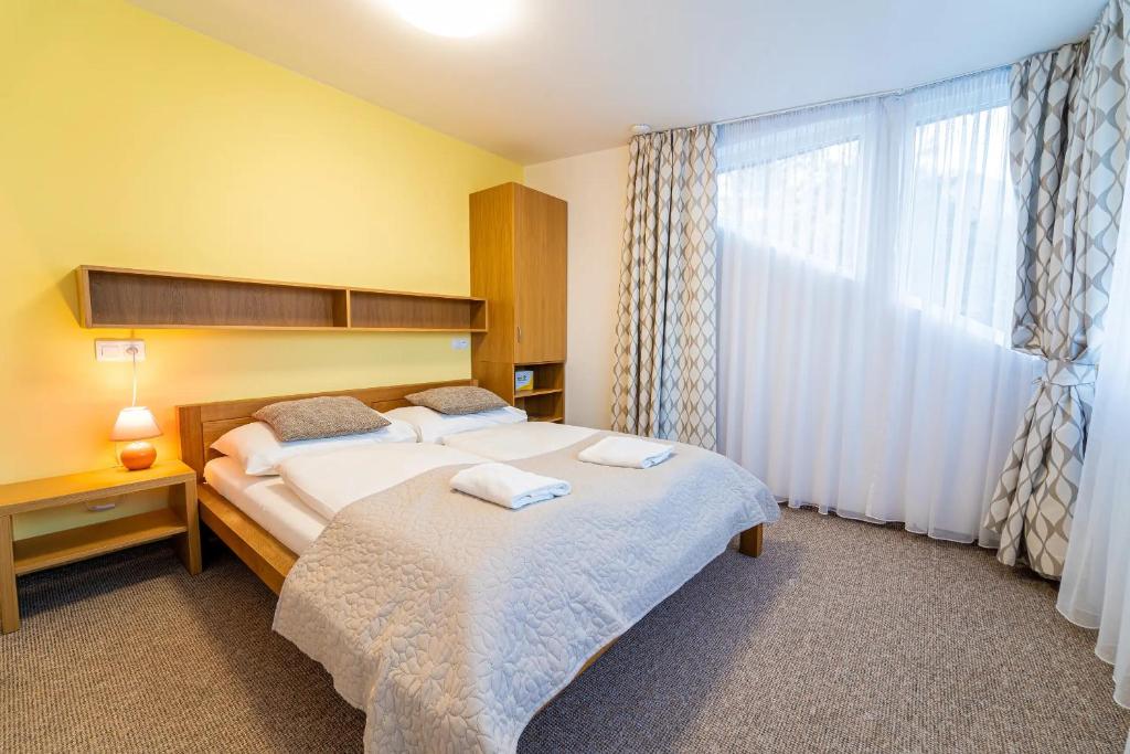 Postel nebo postele na pokoji v ubytování Aparthotel Belveder