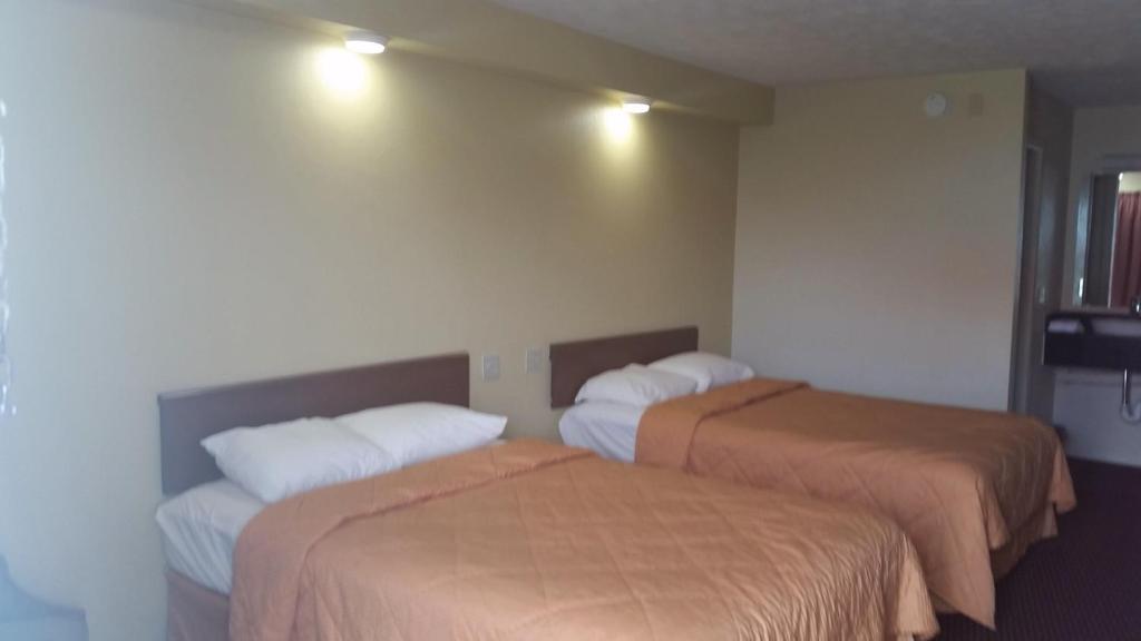 a hotel room with two beds in a room at Greenfield Inn in Greenfield