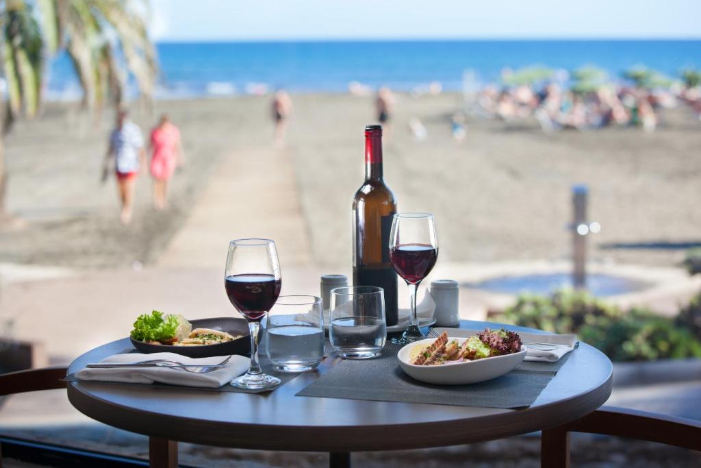 Nápoje v ubytovaní Corallium Beach by Lopesan Hotels - Adults Only