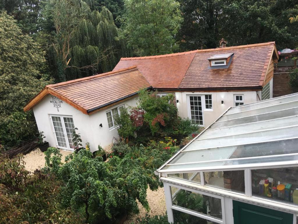 an overhead view of a house and a greenhouse at The Little House in Hull in Hull