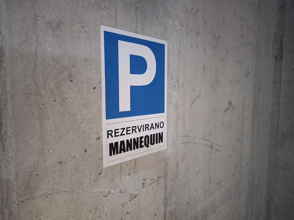 Certifikát, ocenenie alebo iný dokument vystavený v ubytovaní Mannequin: Sea view, private parking in the garage