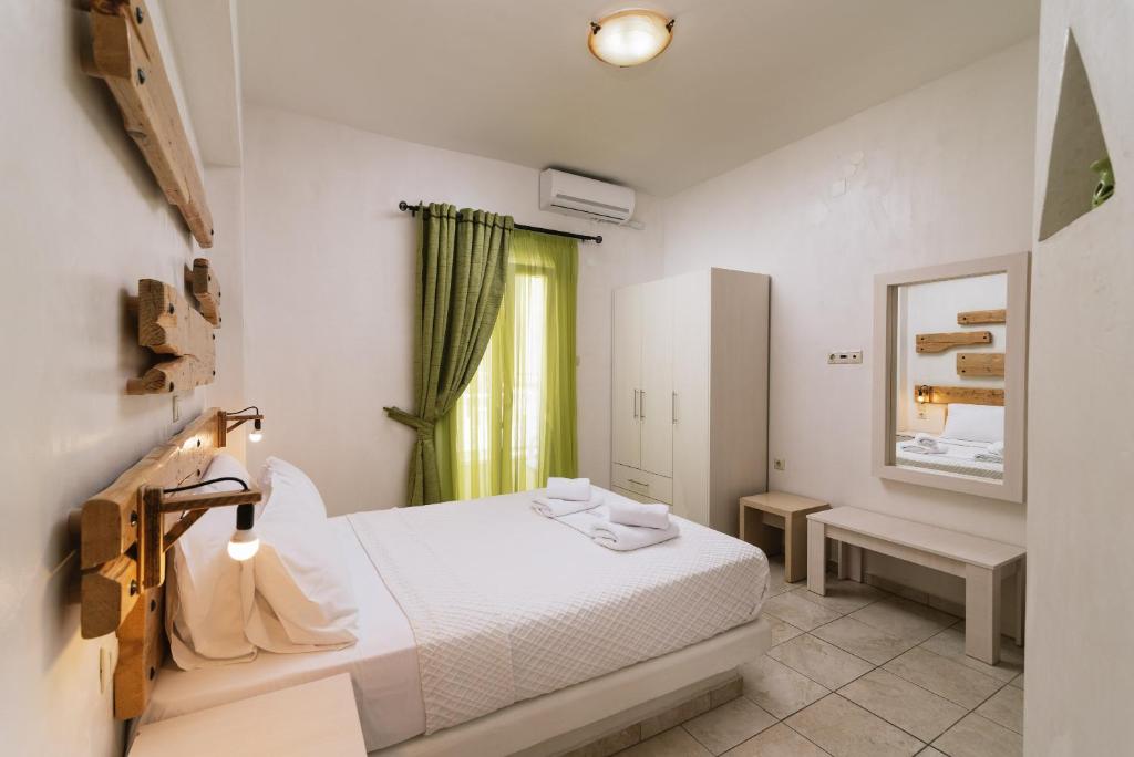 Postel nebo postele na pokoji v ubytování Hotel Sunshine Matala