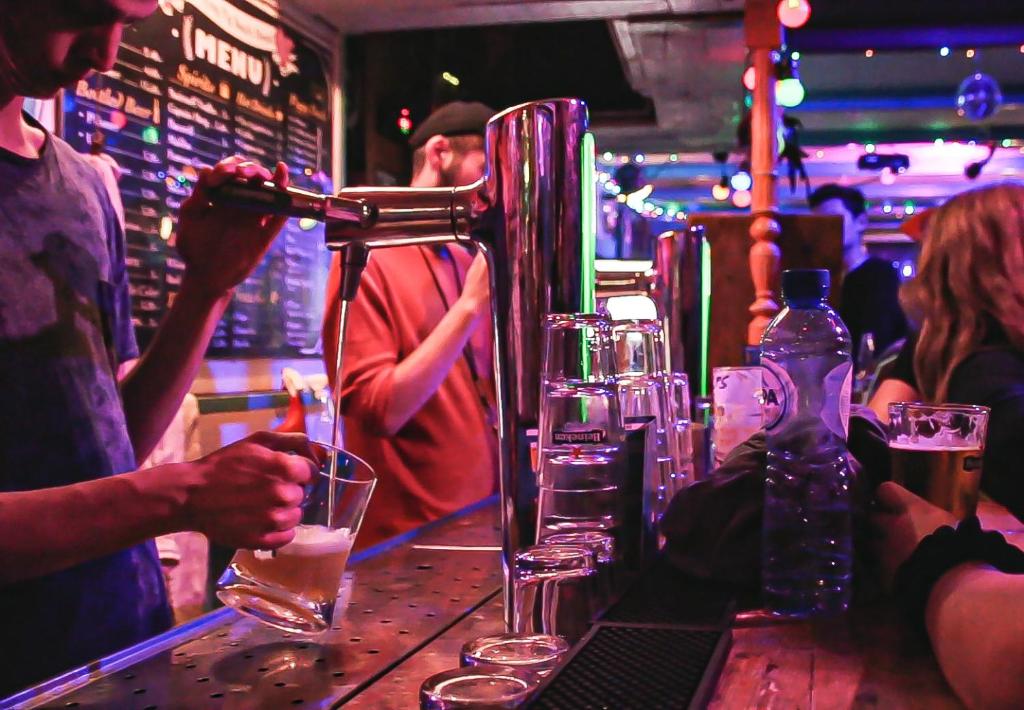 Bebidas en The Flying Pig Beach Hostel