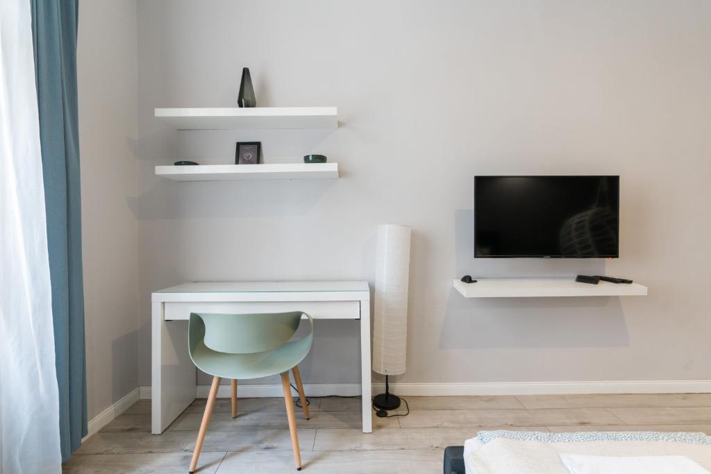 Televízia a/alebo spoločenská miestnosť v ubytovaní Trendy Design Apartment