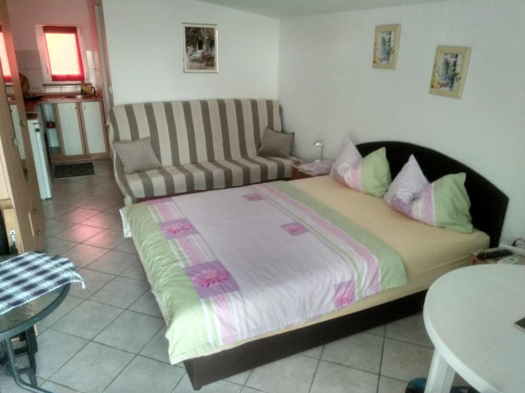 Posedenie v ubytovaní Apartments Delic Pejic
