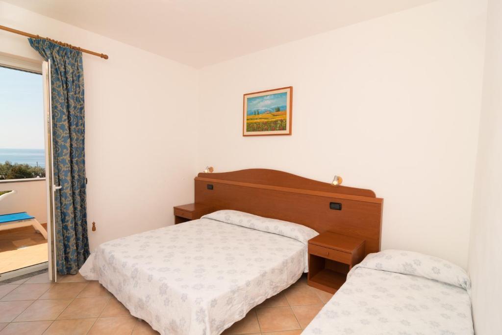 Postel nebo postele na pokoji v ubytování Hotel Villa Fumerie