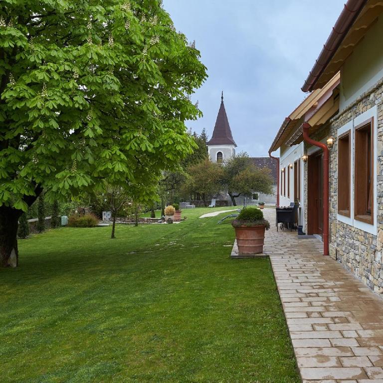 Zahrada ubytování D4 Apartments Dörgicse