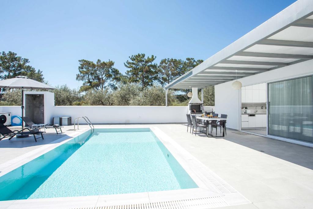Bazén v ubytování VillaPhysis with Private Pool nebo v jeho okolí