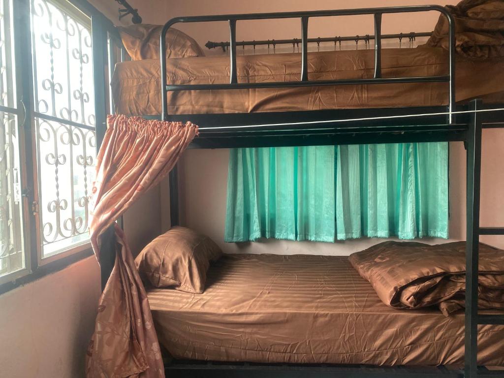 Postel nebo postele na pokoji v ubytování Paifah Hostel