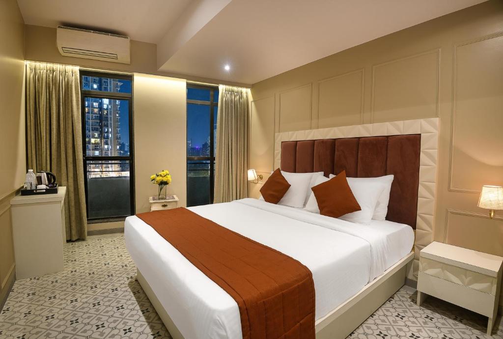 Postel nebo postele na pokoji v ubytování Arnna Hotel - Goregaon
