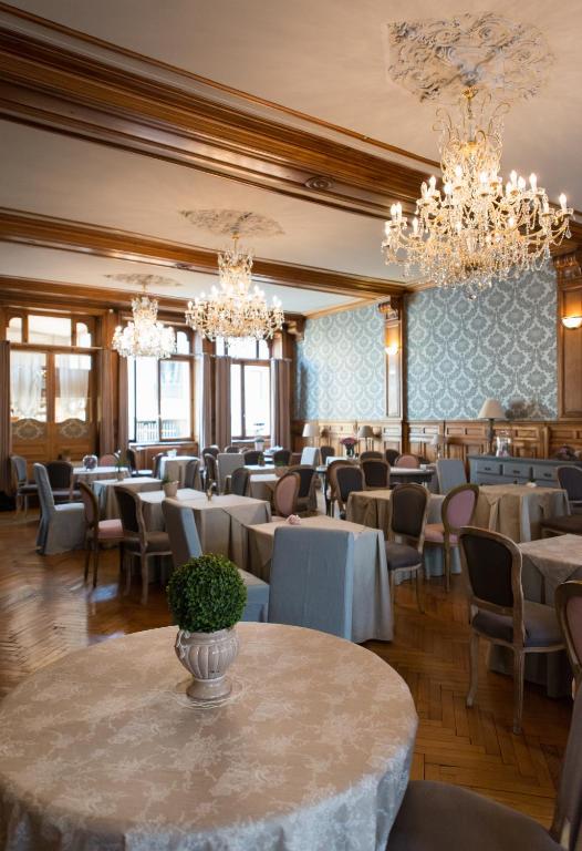 Posezení v ubytování The Originals Boutique, Hôtel de la Balance, Montbéliard