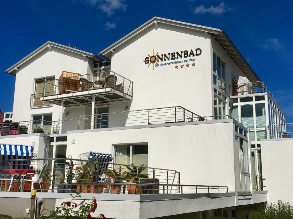 a white building with a sign on it at Appartement Nr 02 im Sonnenbad in Sassnitz