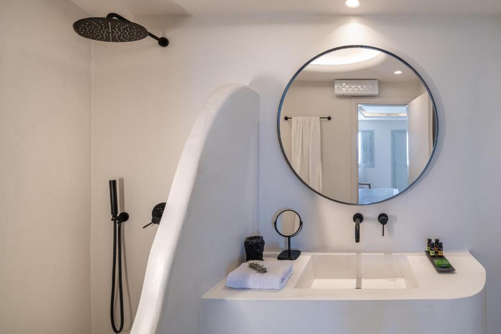 Koupelna v ubytování Akra Suites & Spa