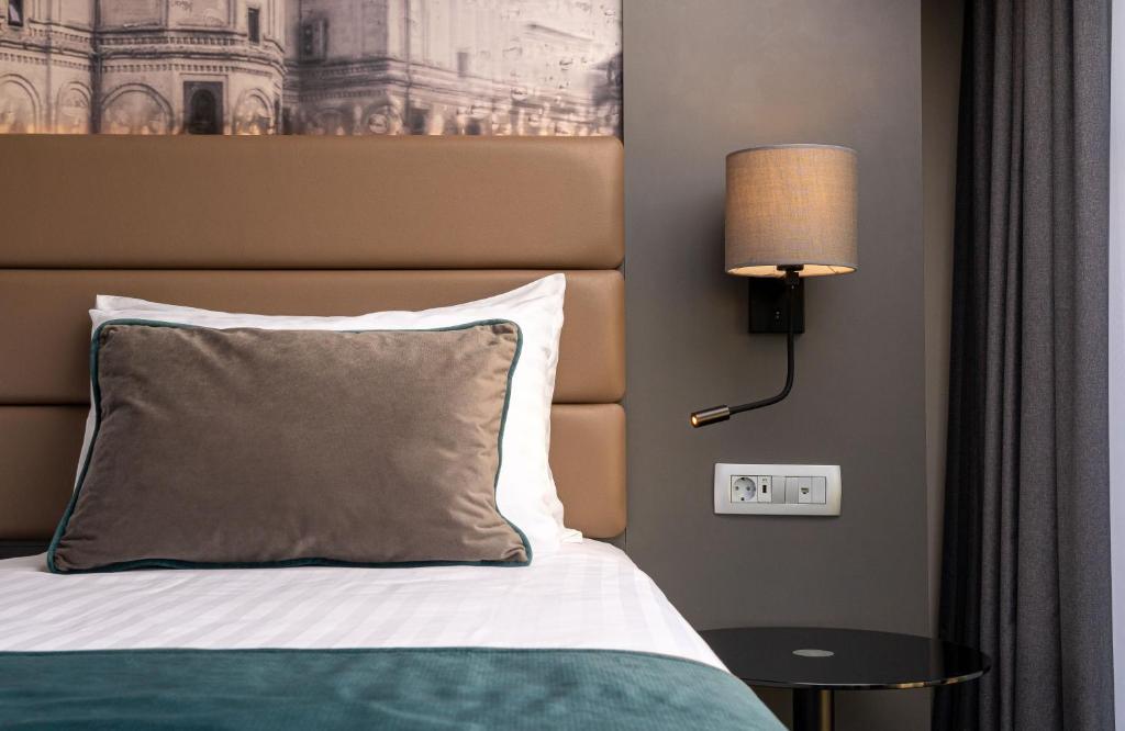 Postel nebo postele na pokoji v ubytování Leonardo Hotel Bucharest City Center