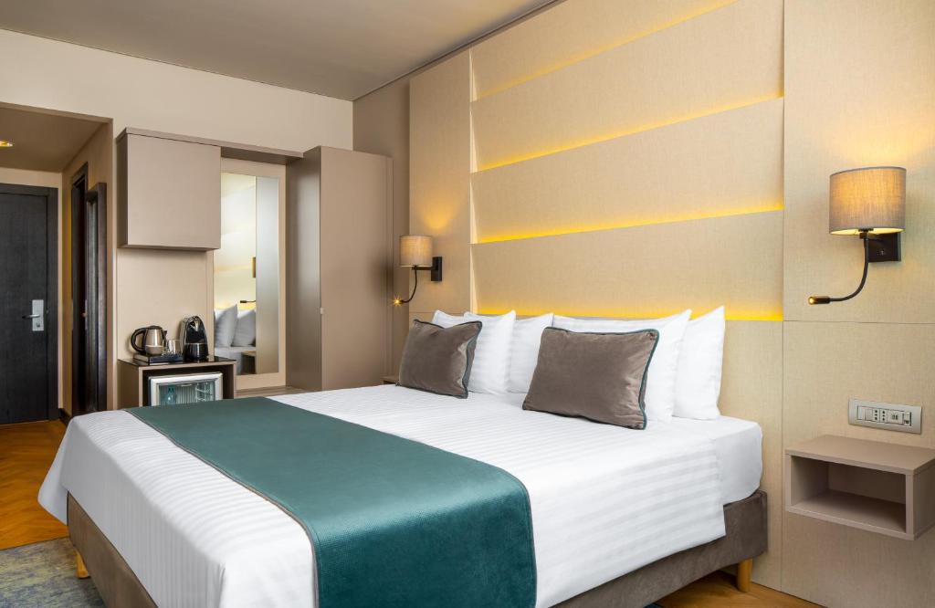 Postel nebo postele na pokoji v ubytování Leonardo Hotel Bucharest City Center