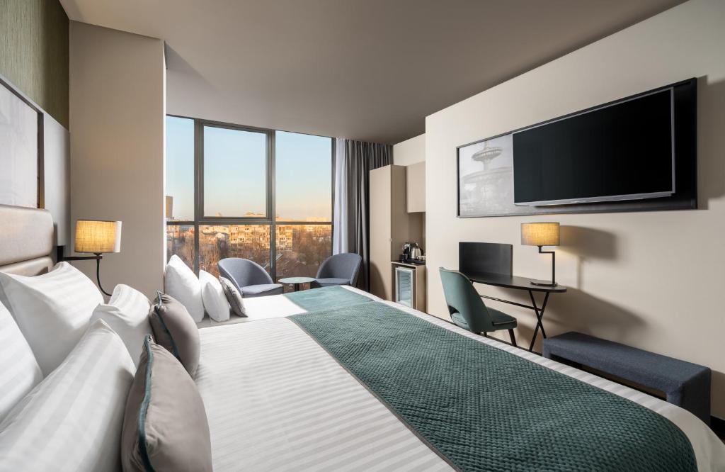 Postel nebo postele na pokoji v ubytování Leonardo Hotel Bucharest City Center
