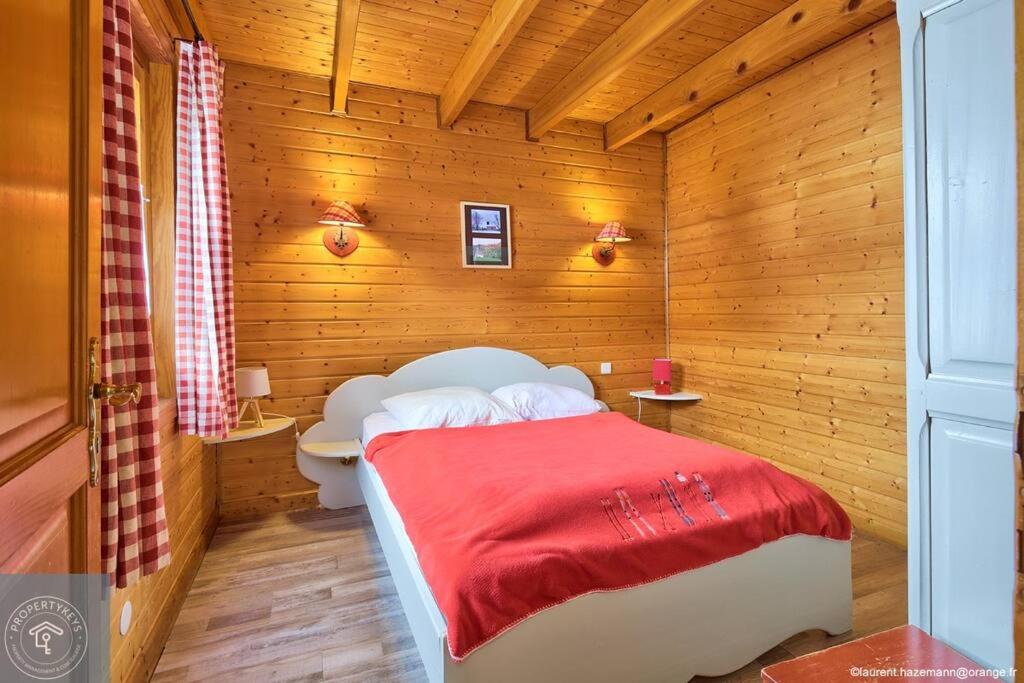 Posteľ alebo postele v izbe v ubytovaní Chalet Les Brimbelles avec Jacuzzi