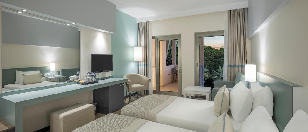 TV a/nebo společenská místnost v ubytování Arcanus Hotels Sorgun - Ultra All Inclusive