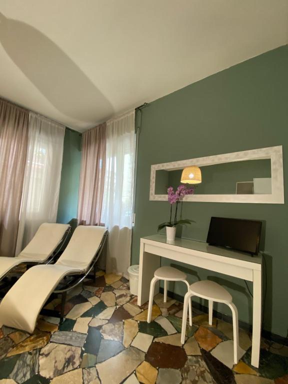 Telewizja i/lub zestaw kina domowego w obiekcie Delle Rose Rooms