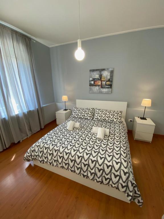 Łóżko lub łóżka w pokoju w obiekcie Delle Rose Rooms