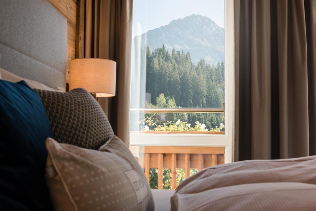 Nespecifikovaný výhled na hory nebo výhled na hory při pohledu z hotelu