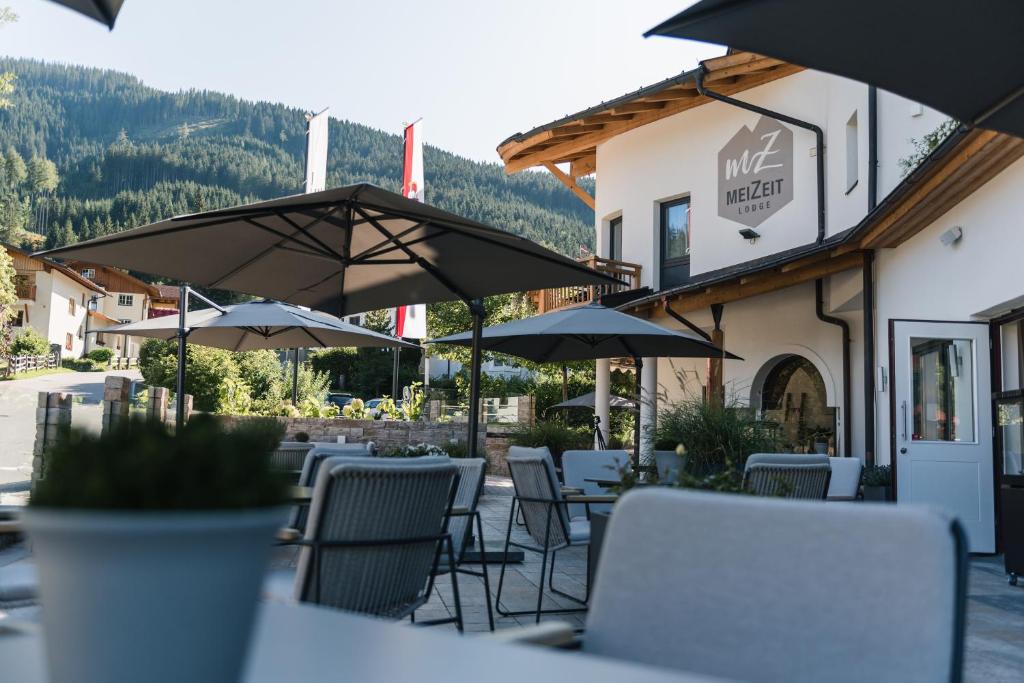 Nespecifikovaný výhled na hory nebo výhled na hory při pohledu z hotelu