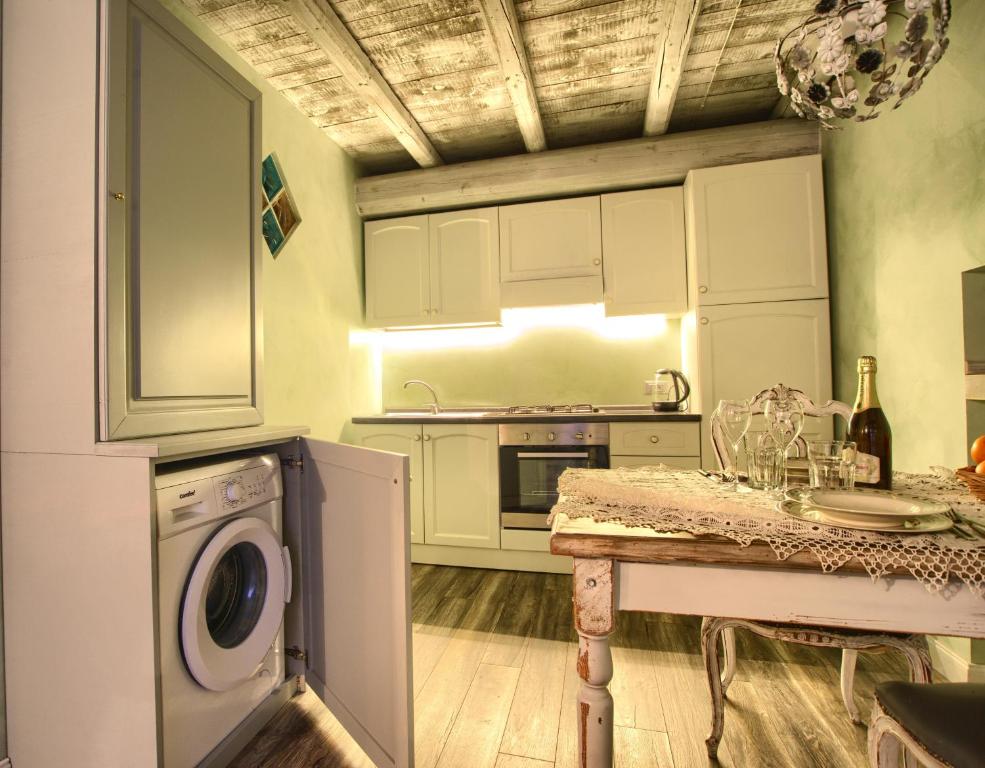 Kép Casa Pepe con AC e wifi in borgo ligure szállásáról Borgomaróban a galériában