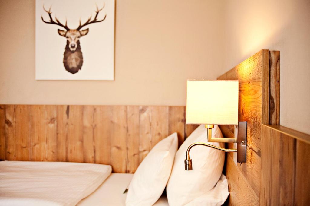 Postel nebo postele na pokoji v ubytování Hotel & Restaurant Zum Reussenstein