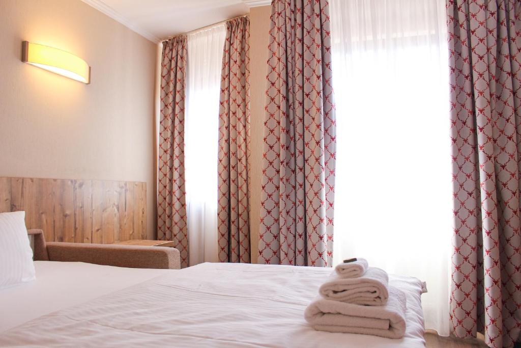 Postel nebo postele na pokoji v ubytování Hotel & Restaurant Zum Reussenstein