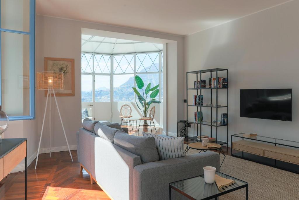 TV a/nebo společenská místnost v ubytování Como Lake Vista - by MyHomeInComo