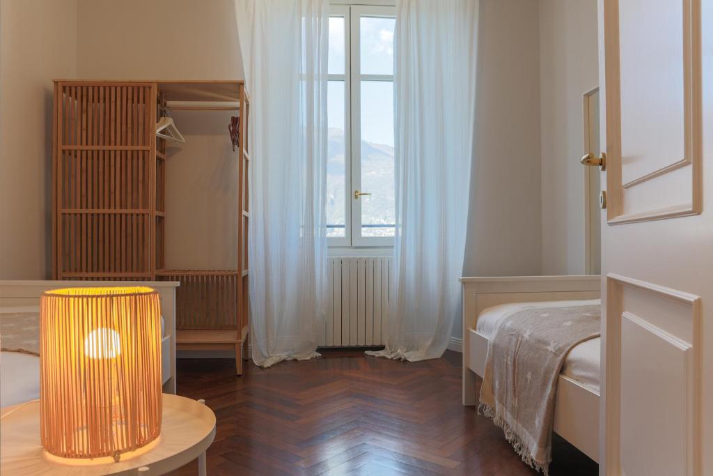 Postel nebo postele na pokoji v ubytování Como Lake Vista - by MyHomeInComo