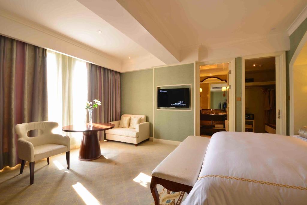 TV a/nebo společenská místnost v ubytování Urban Island Hotel Shanghai