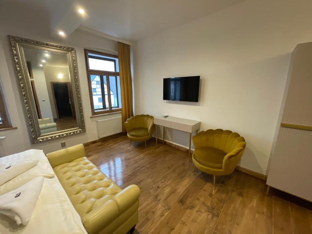 TV a/nebo společenská místnost v ubytování Pension & Restaurant Atmosféra