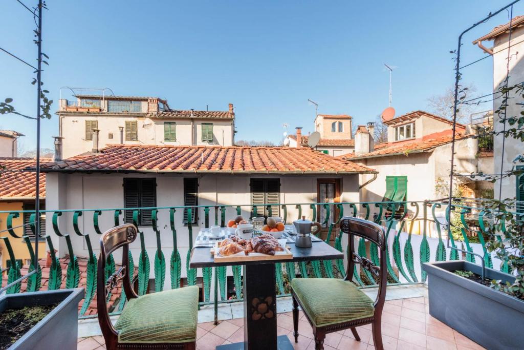 Casa Designer Modern 1st Floor Apartment with Terrace, Lucca (updated