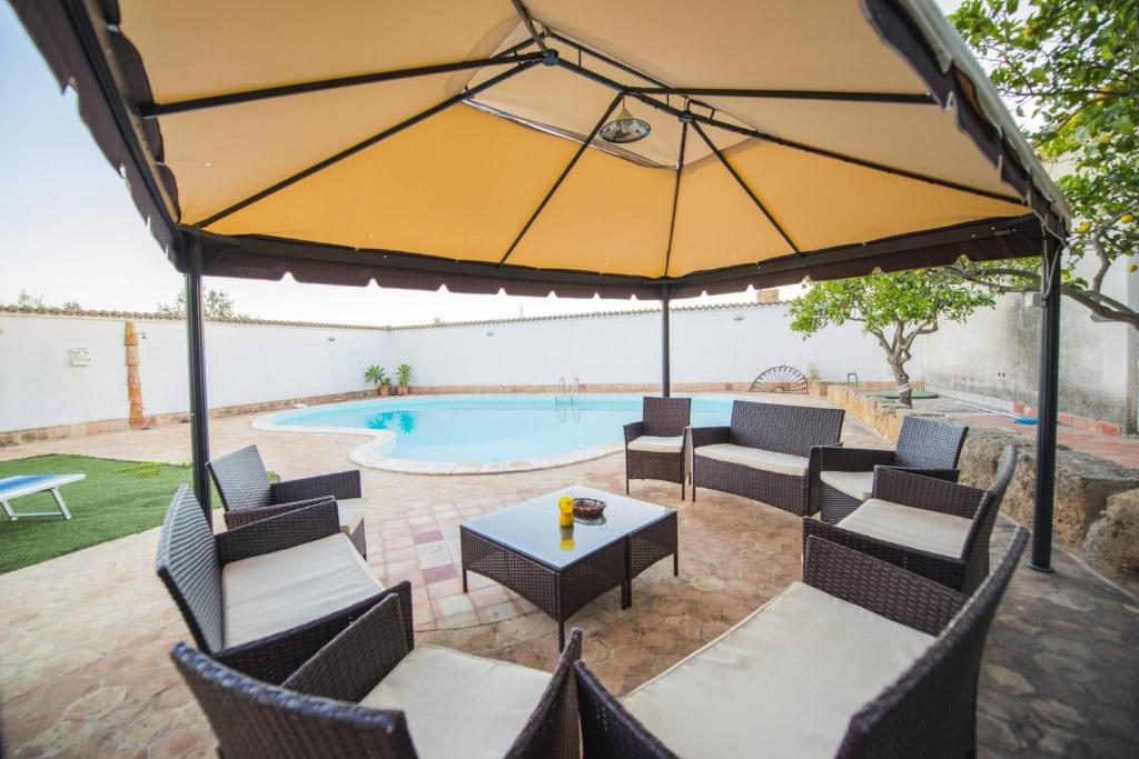 Basen w obiekcie Baglio Sciacca - Xenia Sicily Villas lub w pobliżu