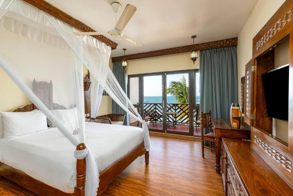 TV a/nebo společenská místnost v ubytování Turaco Nungwi Resort