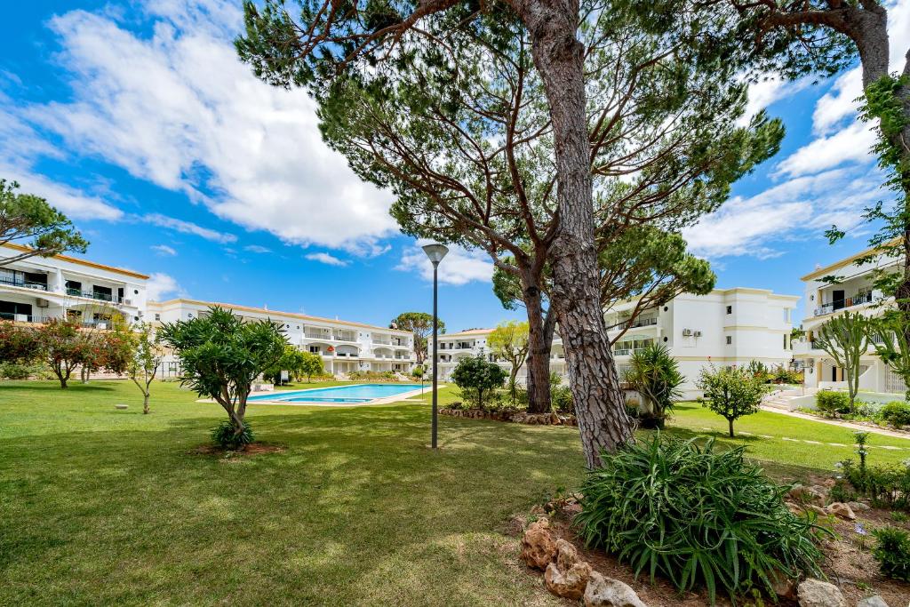 Bazén v ubytování Melvin Jones St. 2bedroom apartment nebo v jeho okolí
