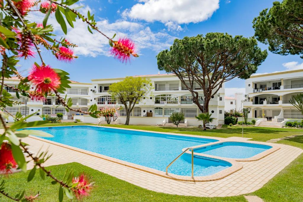 Bazén v ubytování Melvin Jones St. 2bedroom apartment nebo v jeho okolí