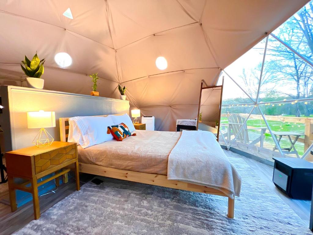 a bedroom with a bed in a tent at Modern Luxury Dome near Texarkana, Texas 