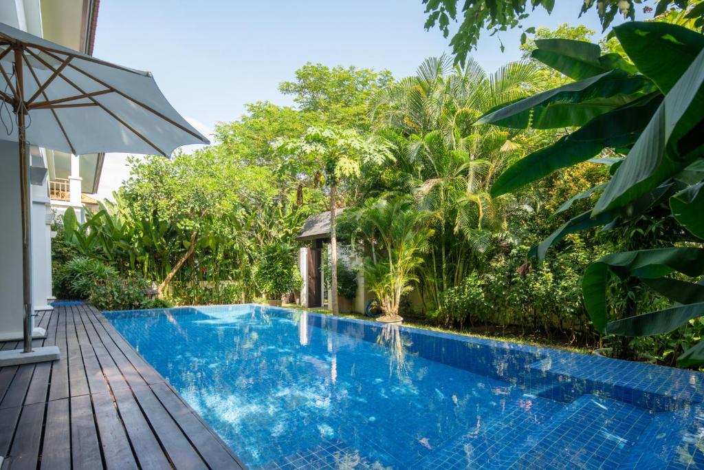 Bazén v ubytování Danang Pool Villas Resort & Spa My Khe Beach nebo v jeho okolí