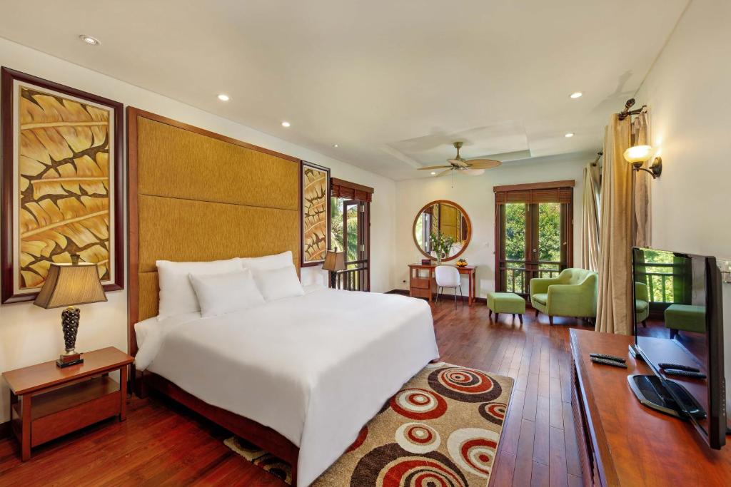 Postel nebo postele na pokoji v ubytování Danang Pool Villas Resort & Spa My Khe Beach