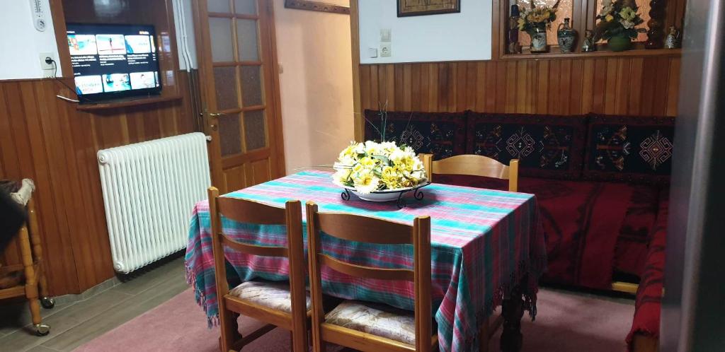 TV a/nebo společenská místnost v ubytování Eufrosini Guesthouse